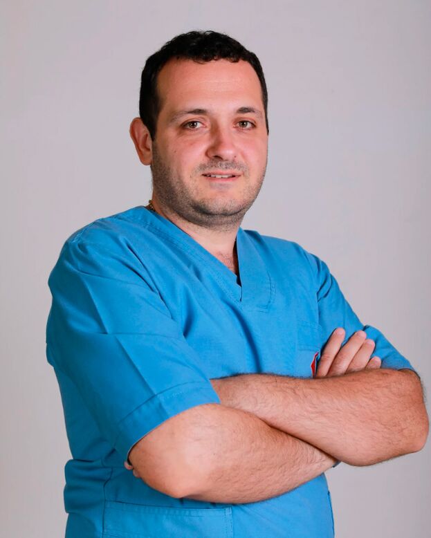 Γιατρός Ειδικός ναρκολογίας Ahmet Kourouzides